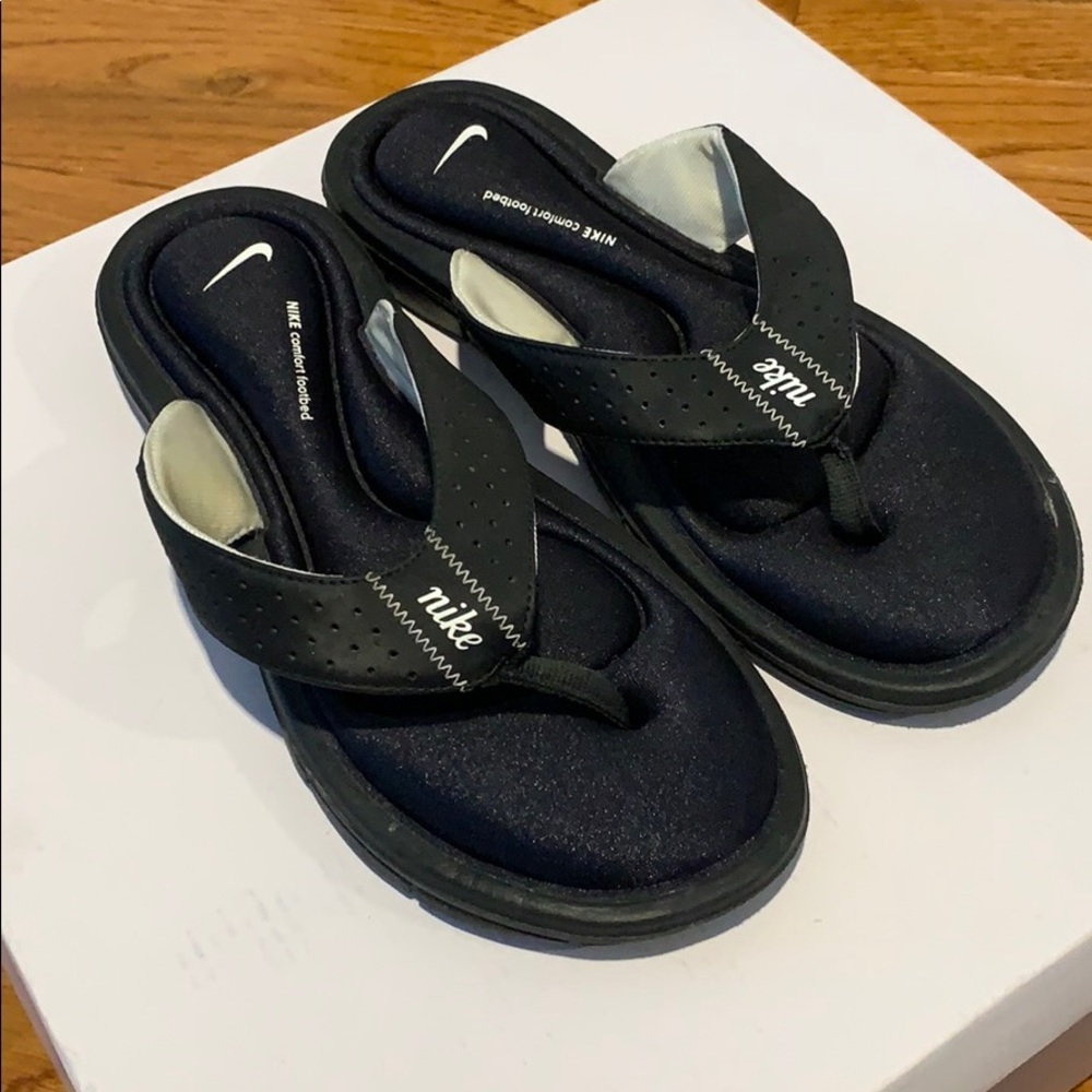 nike flip flops